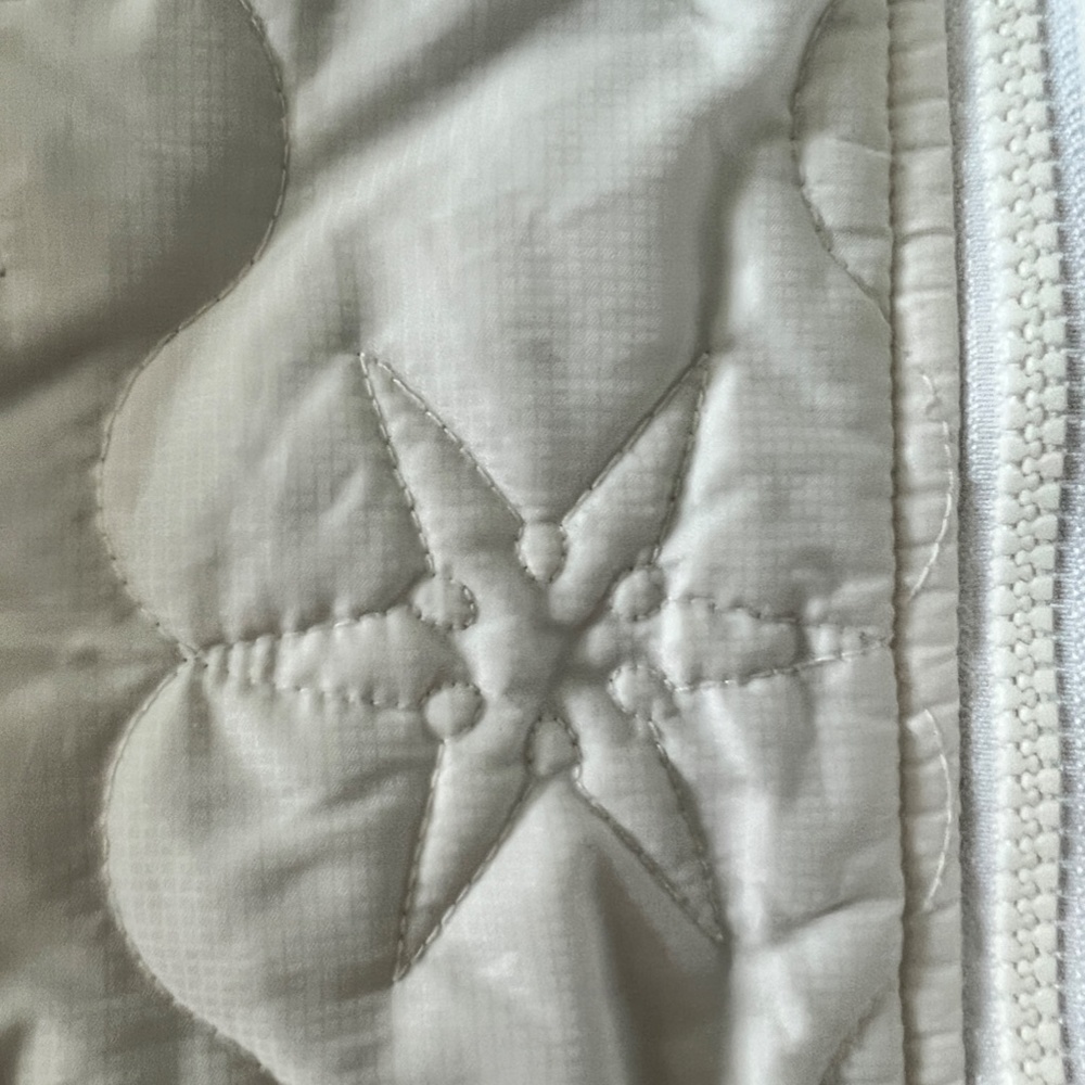 The North Face Women's Puffer Jacket - Picture 6 of 10